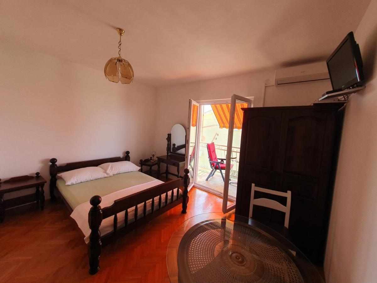 Apartmani Miljak Omiš Esterno foto