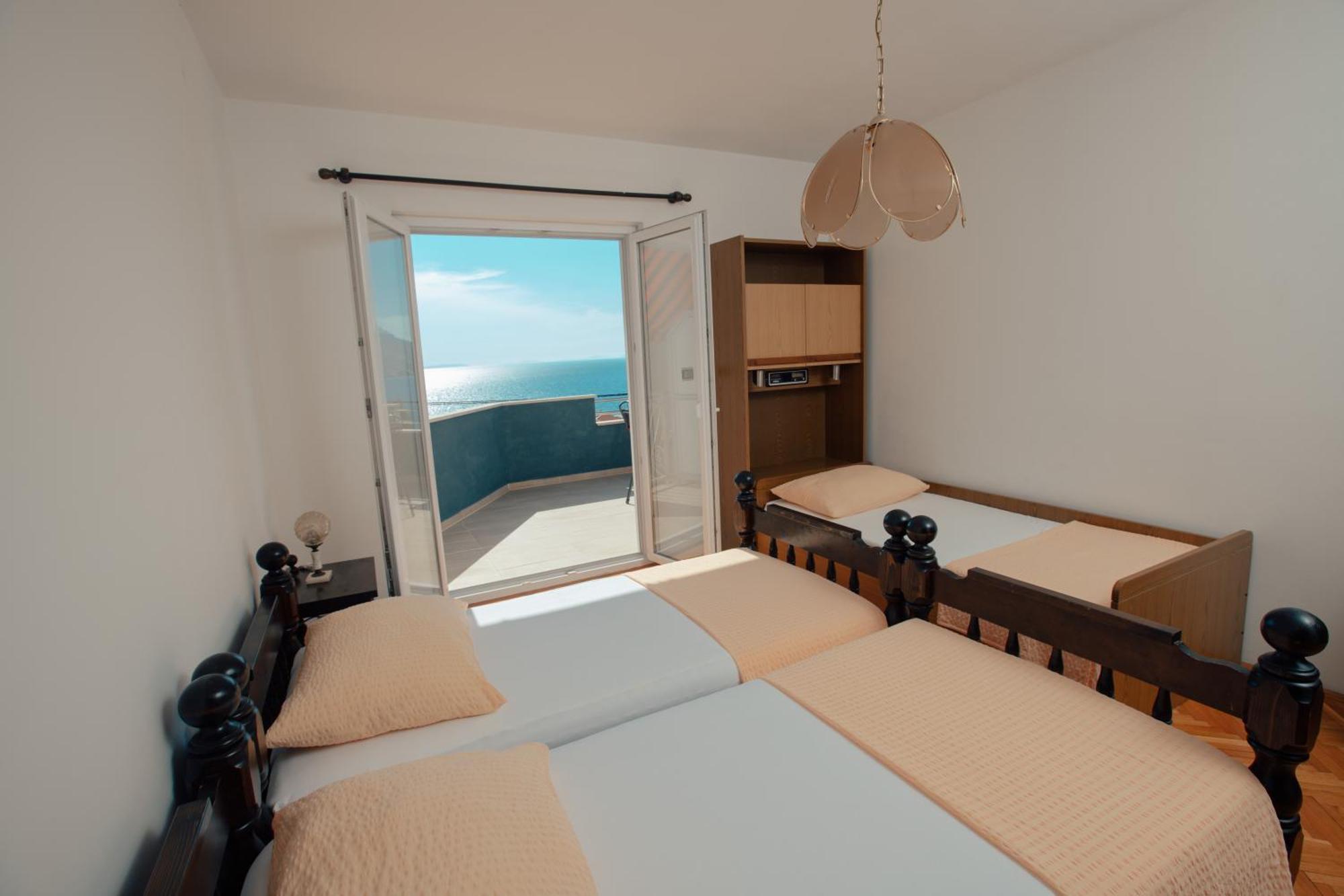 Apartmani Miljak Omiš Esterno foto