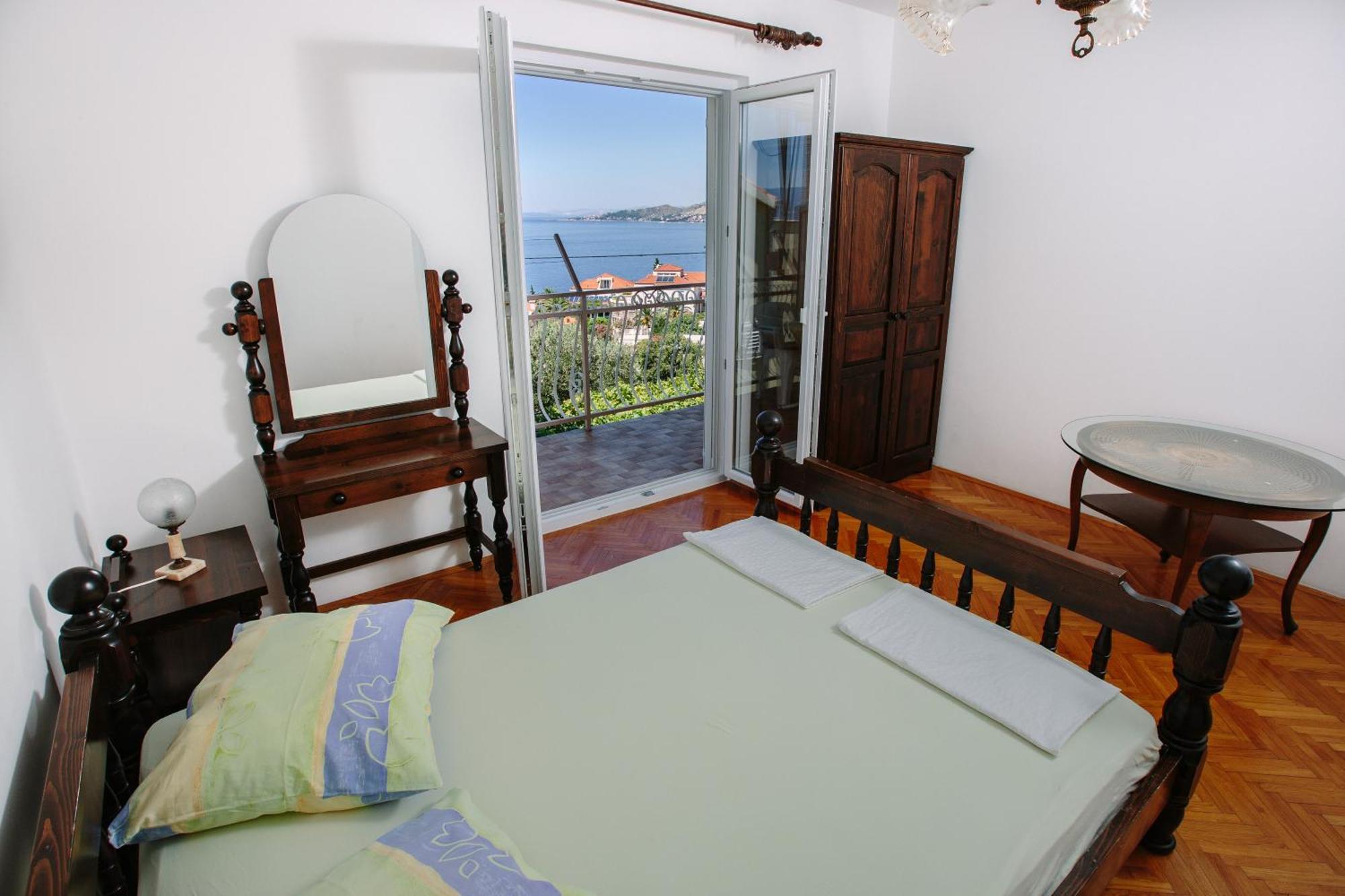 Apartmani Miljak Omiš Esterno foto