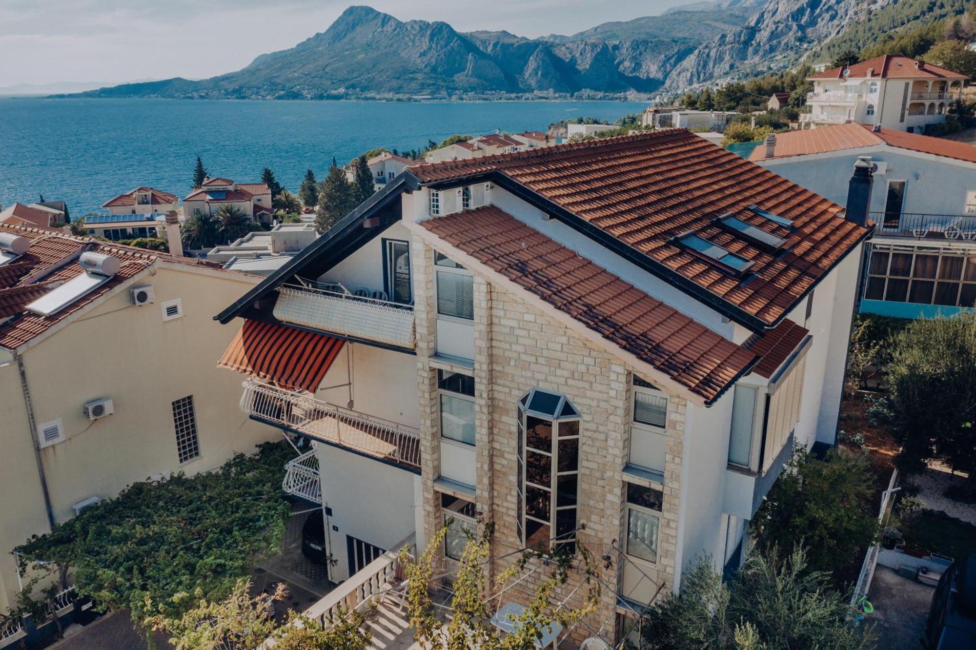Apartmani Miljak Omiš Esterno foto